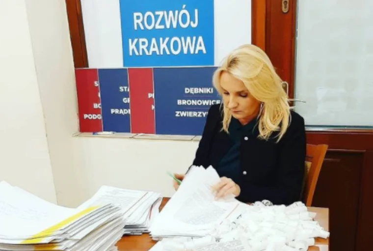 Agnieszka Ścigaj może zostać ukarana. Chodzi o pracę w pomocy społecznej.