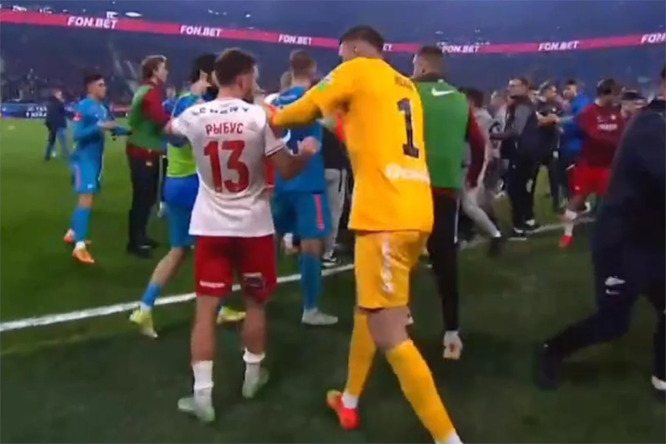 Maciej Rybus gra w Rosji takiej koszulce