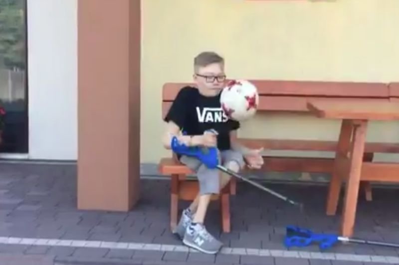 Wojciech Bąkowicz zaliczył wyzwanie 50-tki Bońka. Zdobył tym sympatię wielu internautów, a także Grzegorza Krychowiaka, który zaprosił 18-latka na mecz z Litwą.