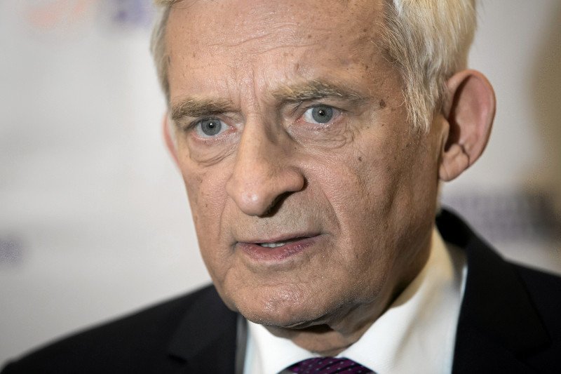 Buzek już może pozwolić sobie na to, aby mówić co chce.