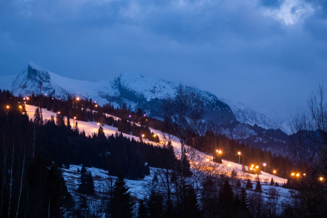Tatry zimą zaskakują m.in. za sprawą halo księżycowego. Tatry zimą są przepiękne, ale halo księżycowe należy tam do rzadkości.