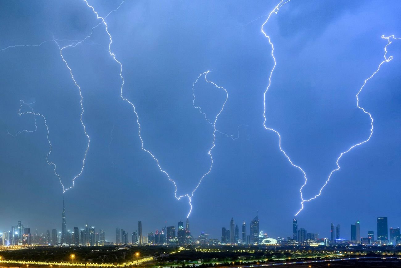 Burza nad Dubajem mogła być efektem zasiewania chmur? Naukowcy nie mają wątpliwości