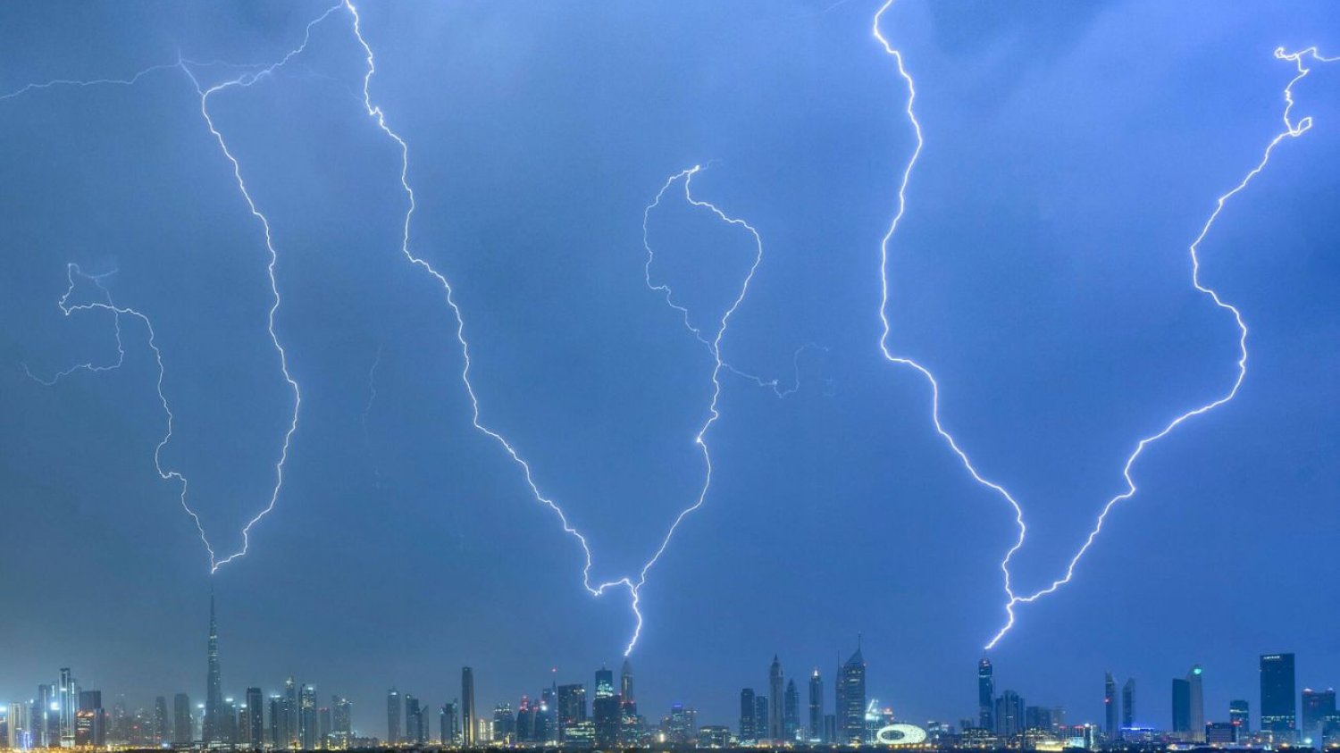Burza nad Dubajem mogła być efektem zasiewania chmur? Naukowcy nie mają wątpliwości