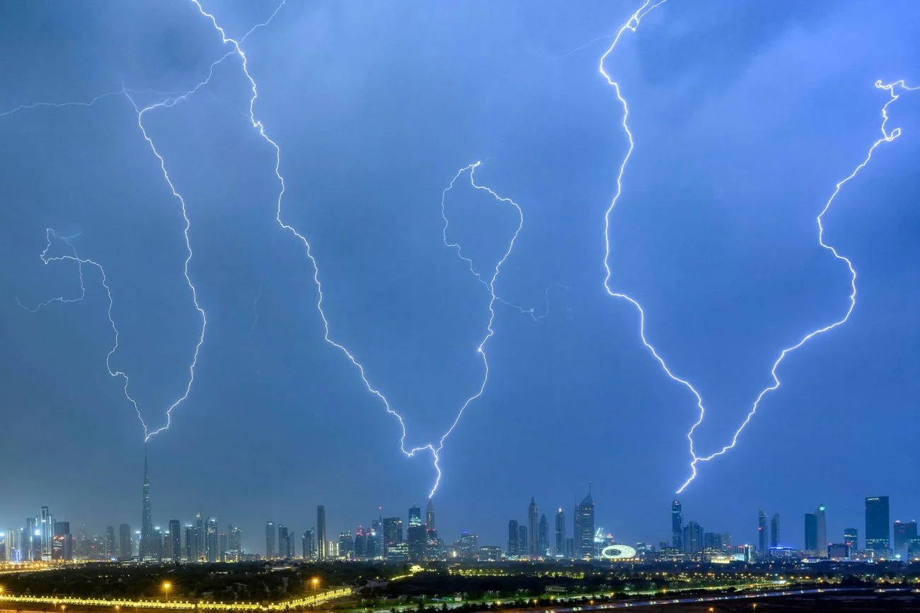 Burza nad Dubajem mogła być efektem zasiewania chmur? Naukowcy nie mają wątpliwości