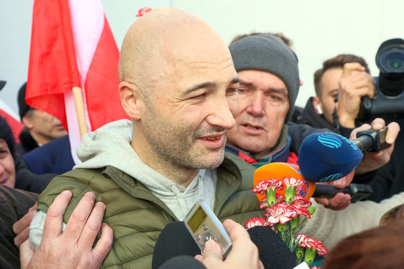 Ksiądz od salcesonu wiódł królewskie życie. Tak miał przepuszczać pieniądze podatnika ks. Michał Olszewski