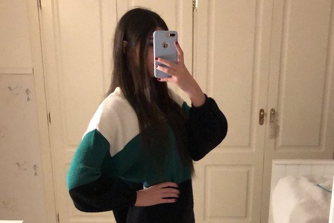 Ubiór dziewczyny wywołał wielkie zamieszanie.