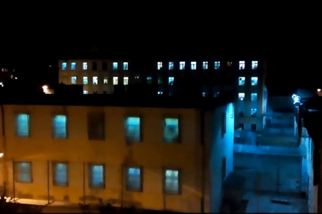 Na nagraniu słychać, jak więźniowie "żegnają" wywożonego do innego zakładu Bartosza K.