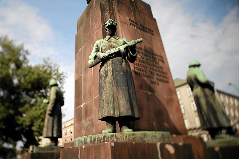 Pomnik "Czterech Śpiących" nigdy nie wróci na warszawską Pragę.