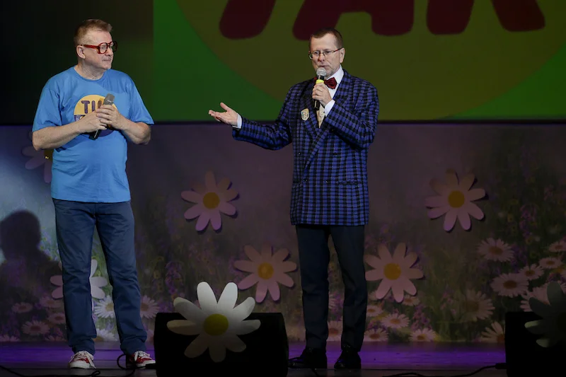 Krzysztof Marzec (po lewej, jako Pan Tik-Tak) i Andrzej Marek Grabowski