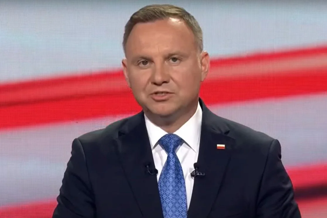 Andrzej Duda w nocnym tweecie tłumaczył się ze słów o obowiązkowych szczepieniach.