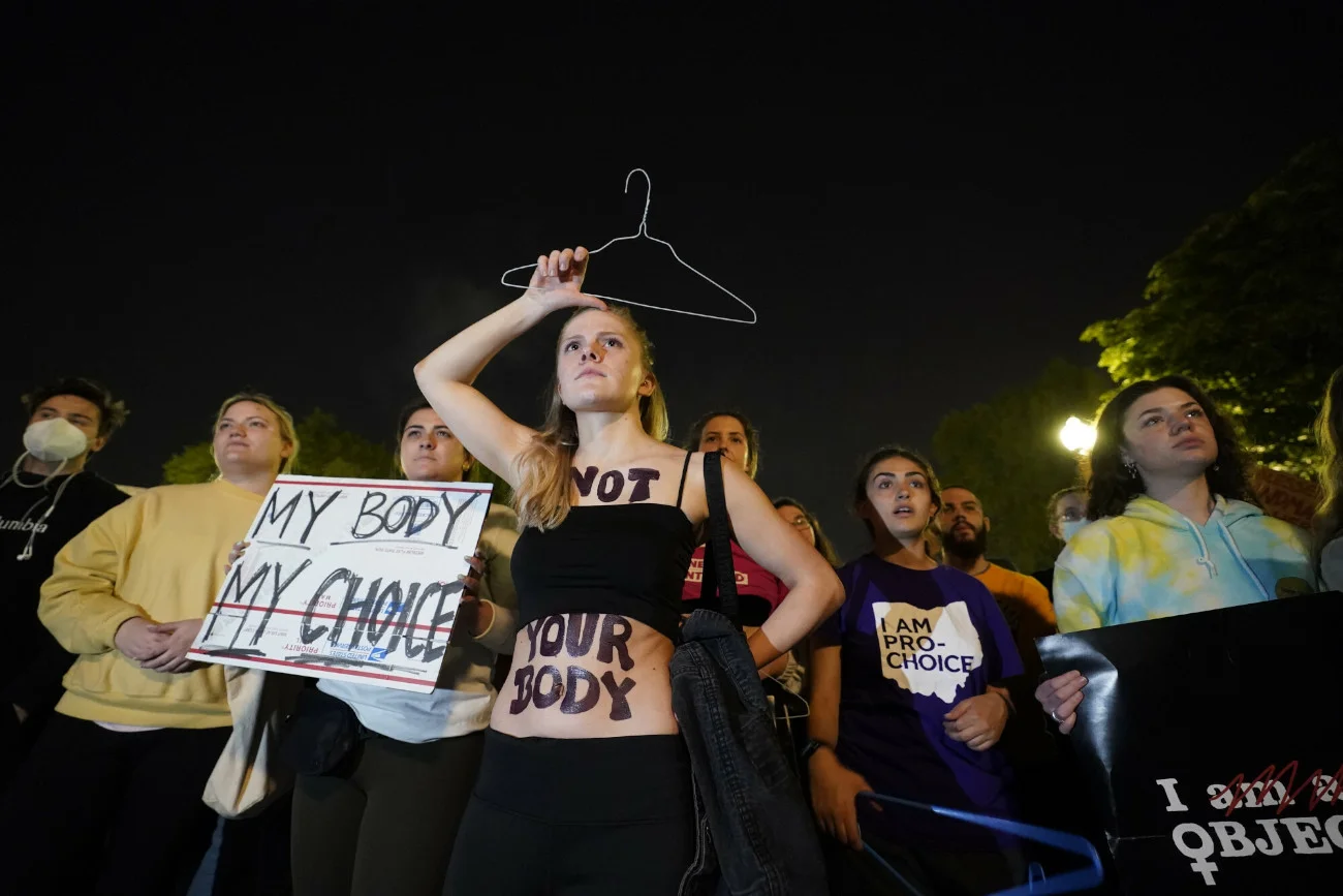 Przed Sądem Najwyższym w Waszyngtonie odbyły się protesty po tym, jak portal "Politico" opublikował raport