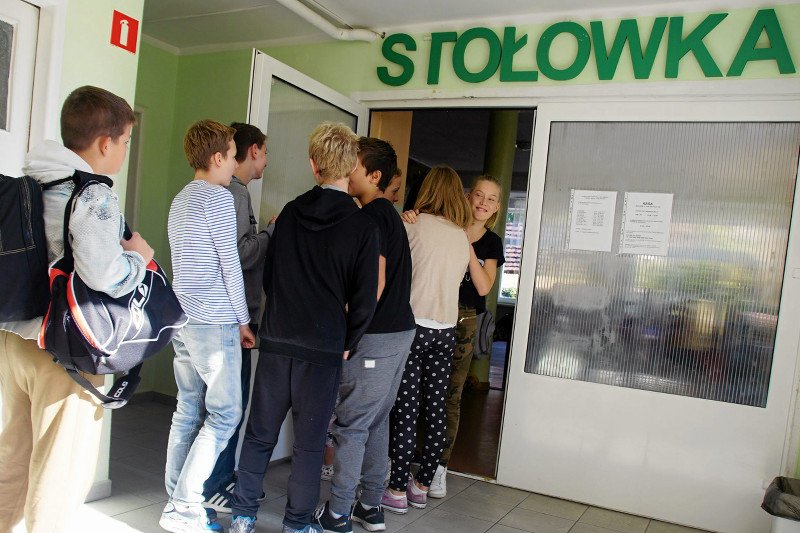 PO zakazywała w szkołach drożdżówek. PiS nakłada szlaban na pieczywo z ciasta mrożonego. A eksperci i jednym, i drugim mówią, że nie tędy droga