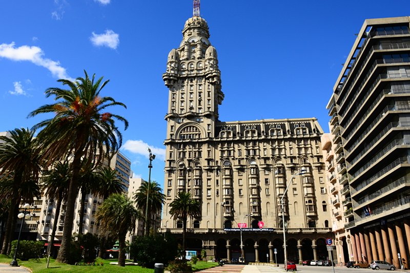 Urugwaj został krajem roku wg. The Economist. Pomogły w tym legalizacja aborcji, marihuany i małżeństw homoseksualnych, oraz prezydent, [url=http://shutr.bz/19BSAc3]José Alberto Mujica [/url]