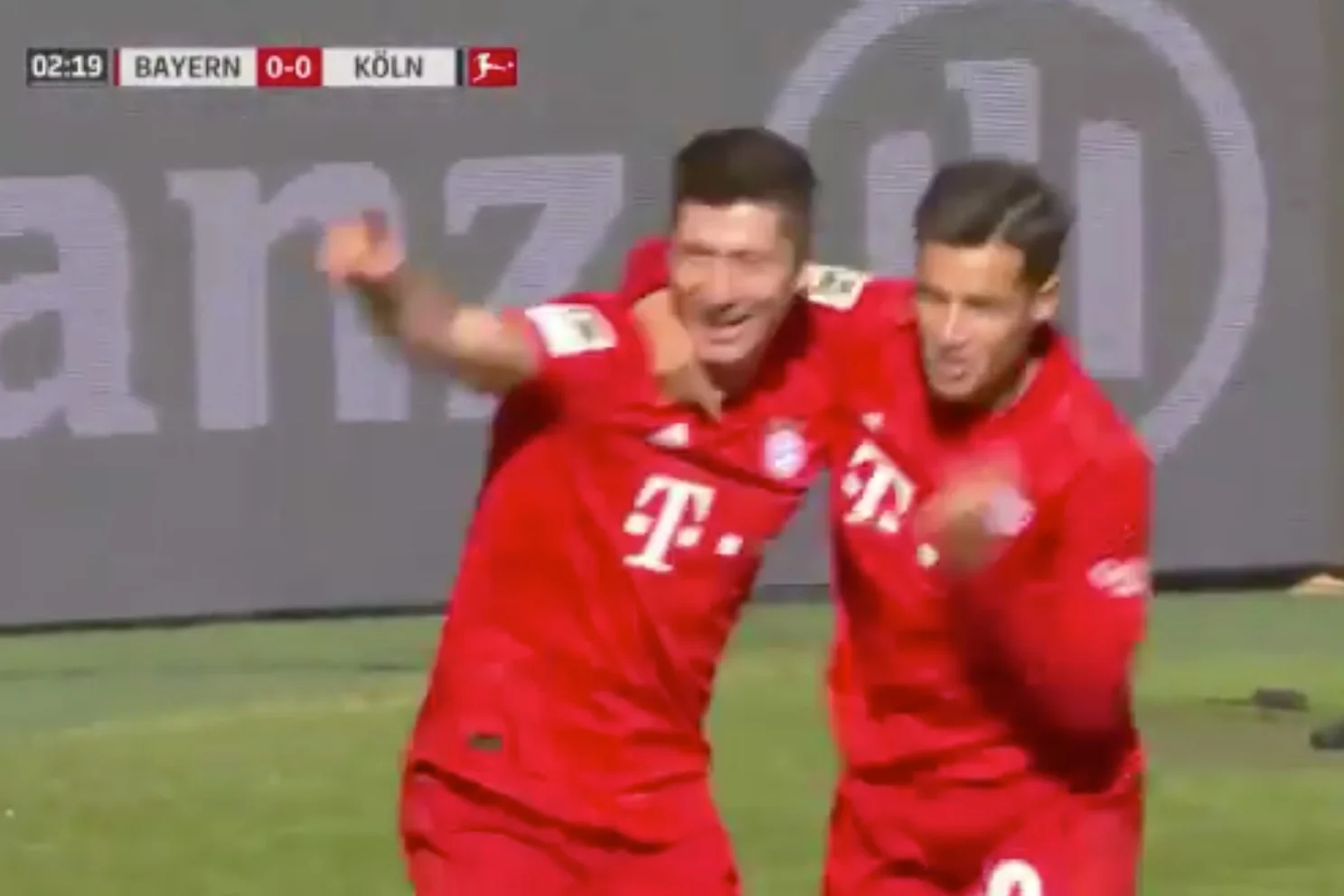 Robert Lewandowski strzelił dwa gole w meczu Bayernu z FC Koeln. Ale wykazał się też gestem wobec Coutinho. Oddał mu strzelanie rzutu karnego.