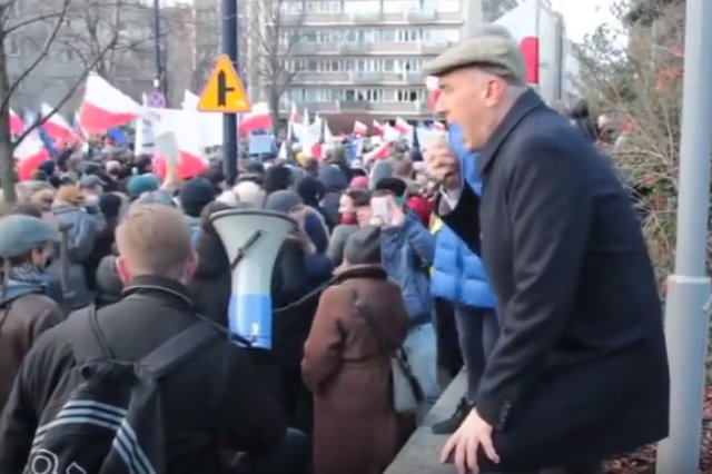 "Precz z Kaczorem dyktatorem", skandował Roman Giertych niespełna dwa lata temu podczas manifestacji KOD-u.