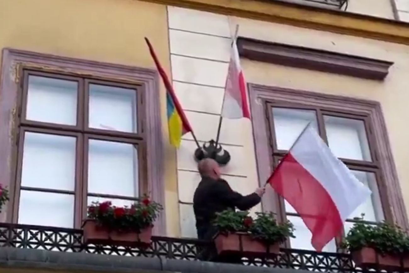 Posłowie Konfederacji wywołali skandal w Cieszynie. Zabawili się w Brauna