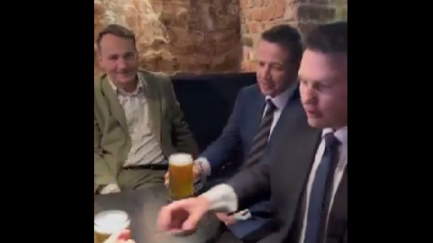 Spotkanie w restauracji Mentzena. To oni mieli go zakłócić