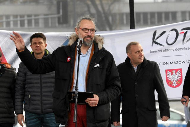 Mateusz Kijowski, lider KOD, jest wspierany przez partie .Nowoczesną i Platformę Obywatelską.