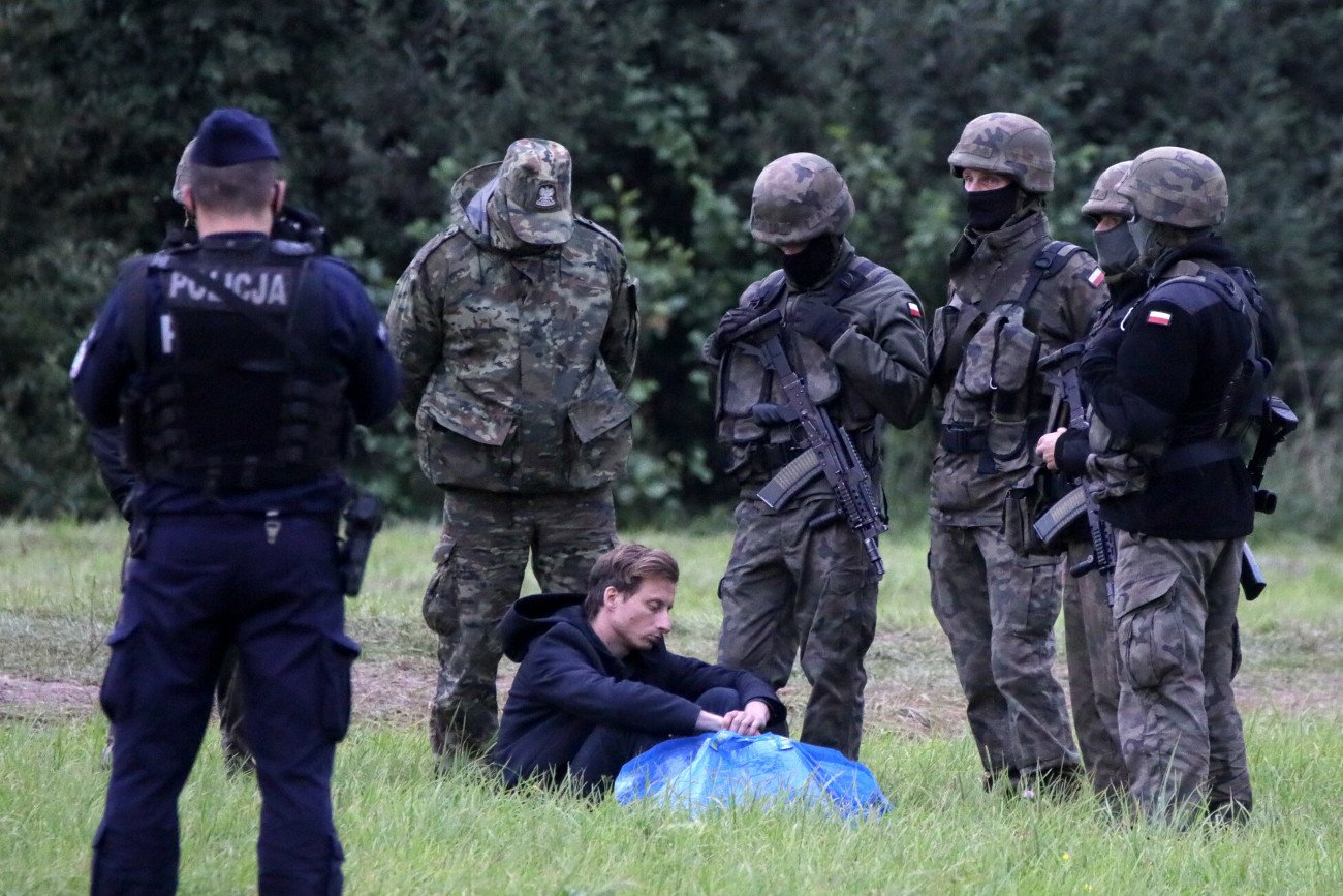 Jak sytuację z migrantami na polsko-białoruskiej granicy oceniają politycy PiS? Zapytaliśmy posłów.