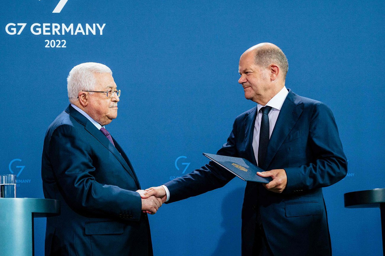 Konferencja kanclerza Niemiec Olafa Scholza i prezydenta Palestyny Mahmuda Abbasa.