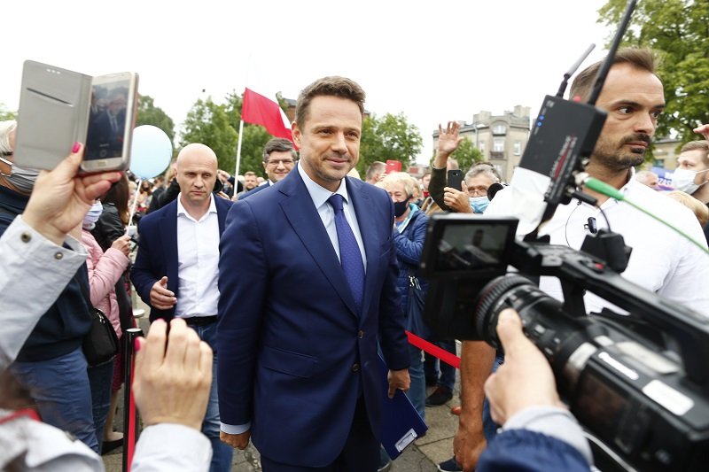 Rafał Trzaskowski w Bielsku-Białej mówił m.in. o zadbaniu o miejsca pracy po epidemii.