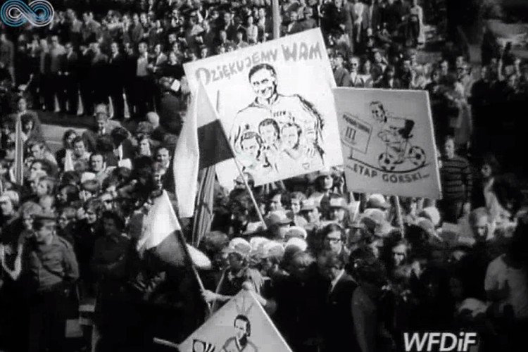 Powitanie polskich piłkarzy na ulicach Warszawy, lipiec 1974.