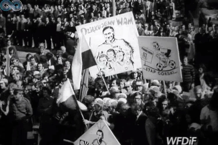 Powitanie polskich piłkarzy na ulicach Warszawy, lipiec 1974.