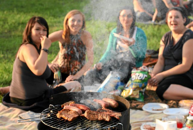 Grill niebezpieczny dla zdrowia? Może i tak, ale jaki przyjemny sposób spędzania wolnego czasu. A o zdrowie można zadbać prostymi metodami.