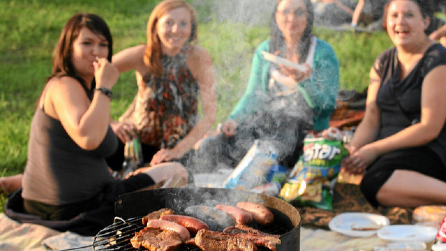Grill niebezpieczny dla zdrowia? Może i tak, ale jaki przyjemny sposób spędzania wolnego czasu. A o zdrowie można zadbać prostymi metodami.