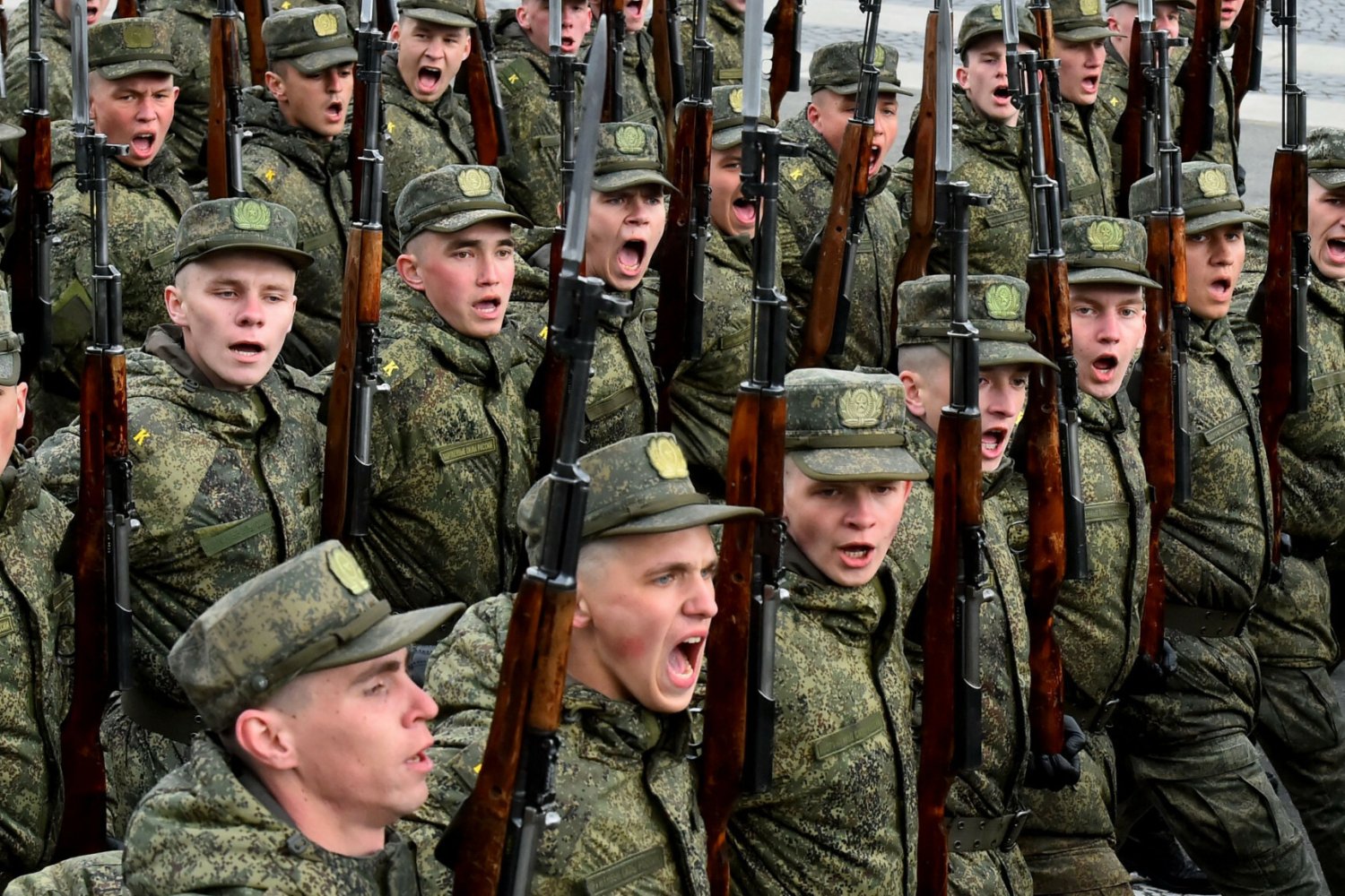 Rosyjscy żołnierze dezerterują z armii.