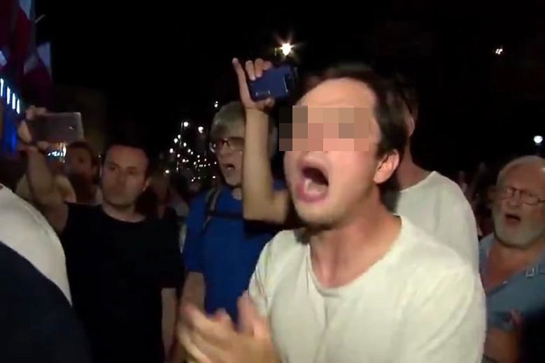 Michał M. został zlustrowany przez prawicowe media. Ale pominęli fakt, że mężczyzna nazywany przez nich "prowokatorem" pracuje dla TVP