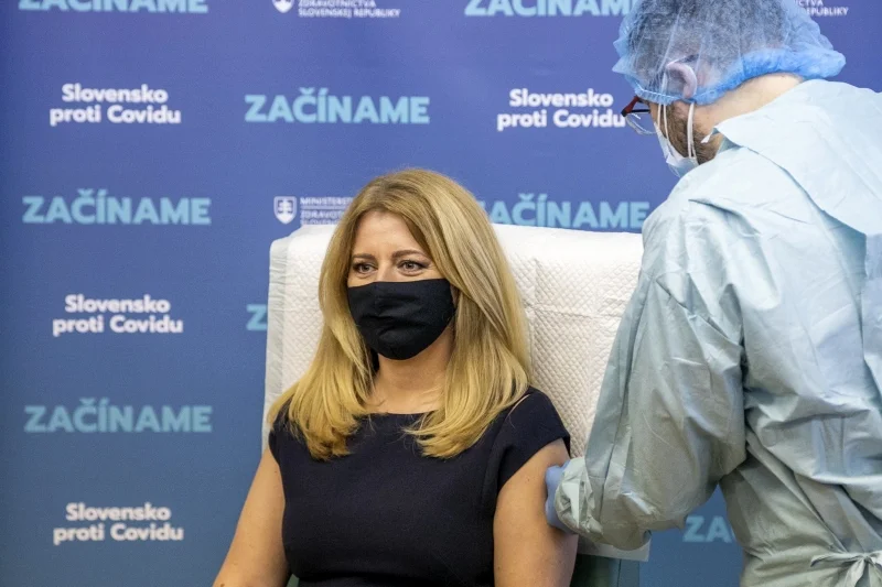 Prezydentka Słowacji Zuzana Čaputová znalazła się wśród pierwszych pacjentów zaszczepionych przeciw COVID-19.