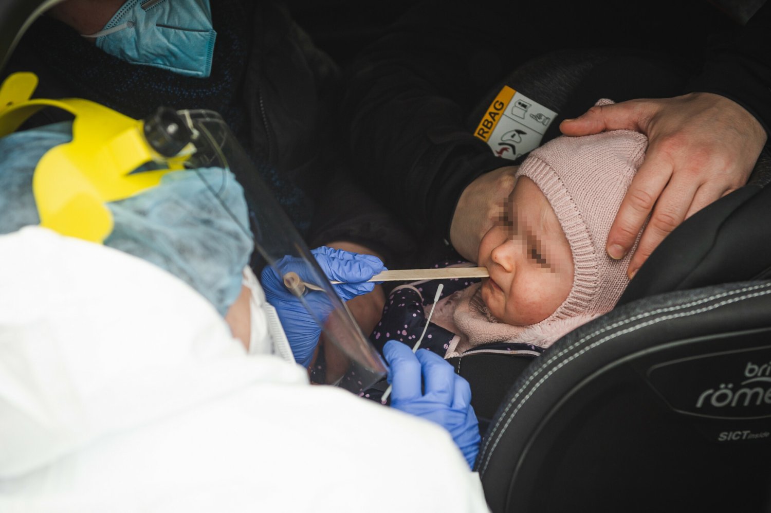 Coraz więcej dzieci, w tym nawet niemowlęta, choruje na COVID-19