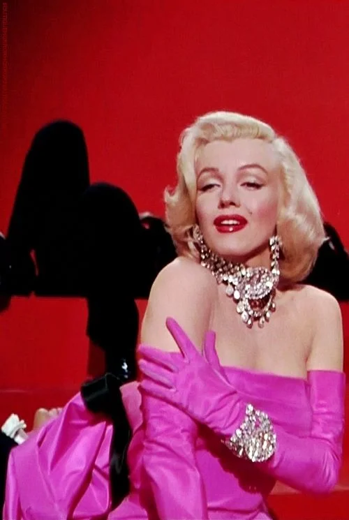Marilyn Monroe w filmie "Mężczyźni wolą blondynki".