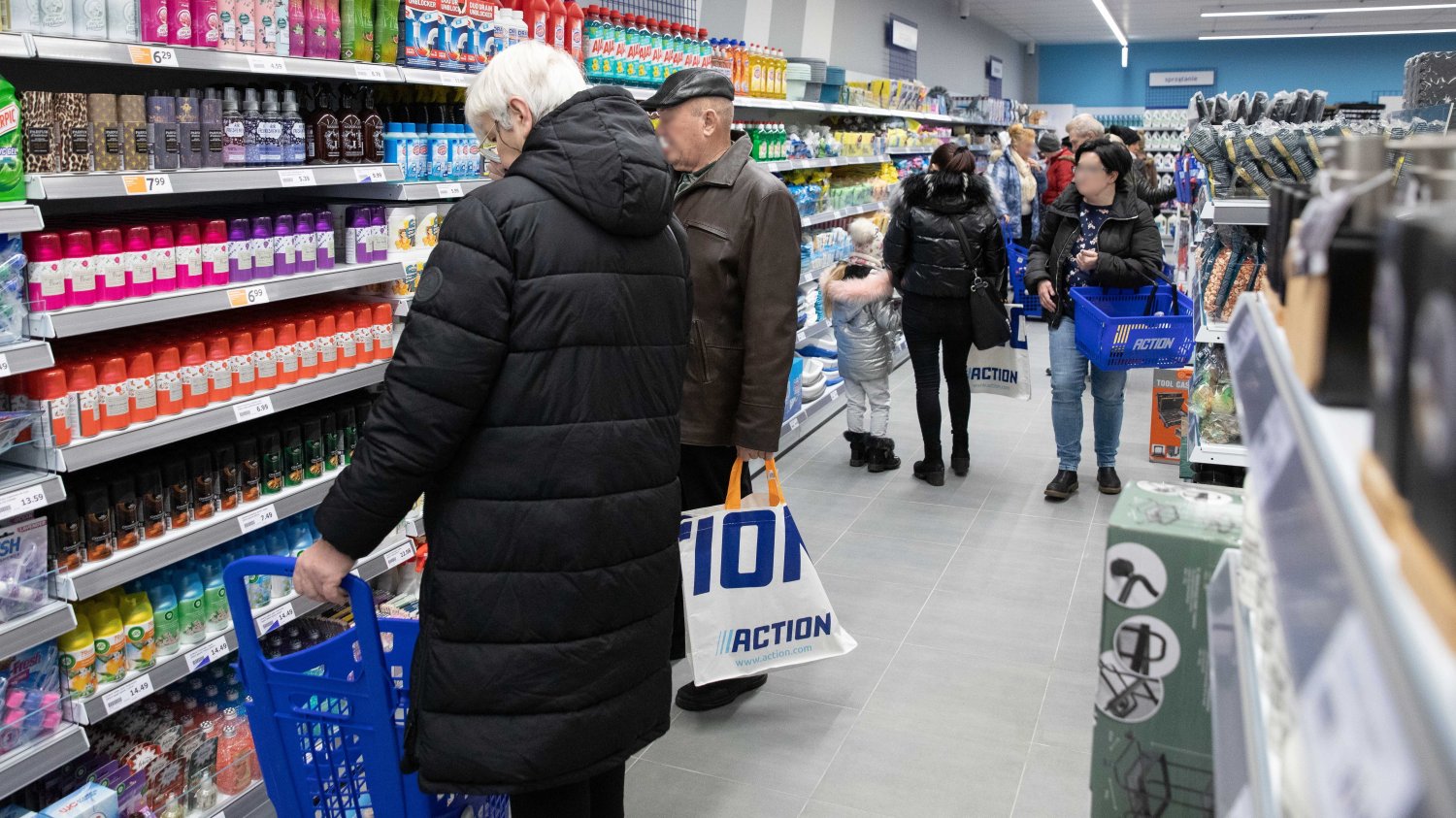 Action przecenia bezprzewodowy odkurzacz pionowy Beldray. Jakie ma opinie? Promocja w Action na odkurzacz pionowy Beldray. Jaka cena i czy warto?