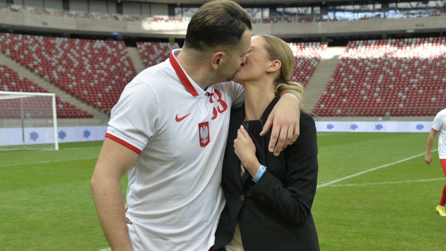Łukasz Mejza wrzucił zdjęcie nagiej partnerki w ciąży.