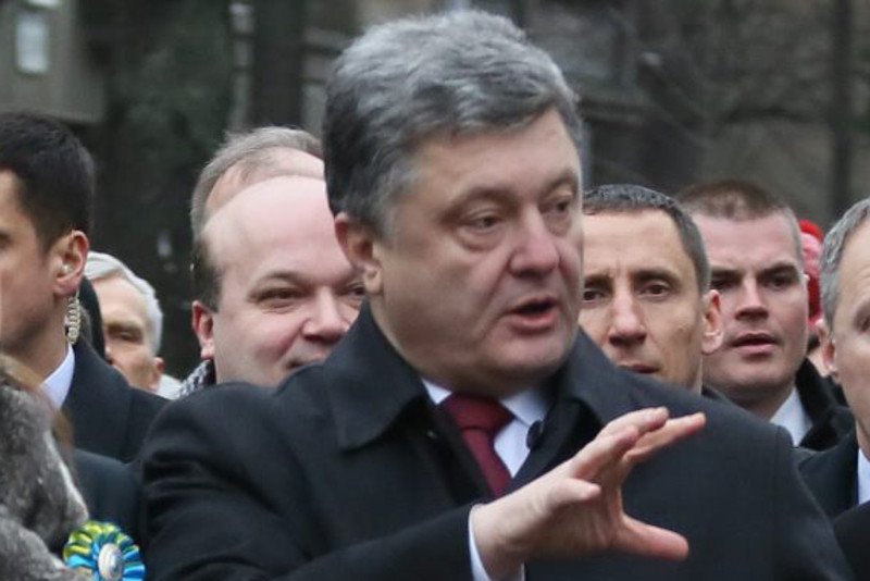 Poroszenko ma na koncie miliony dolarów.