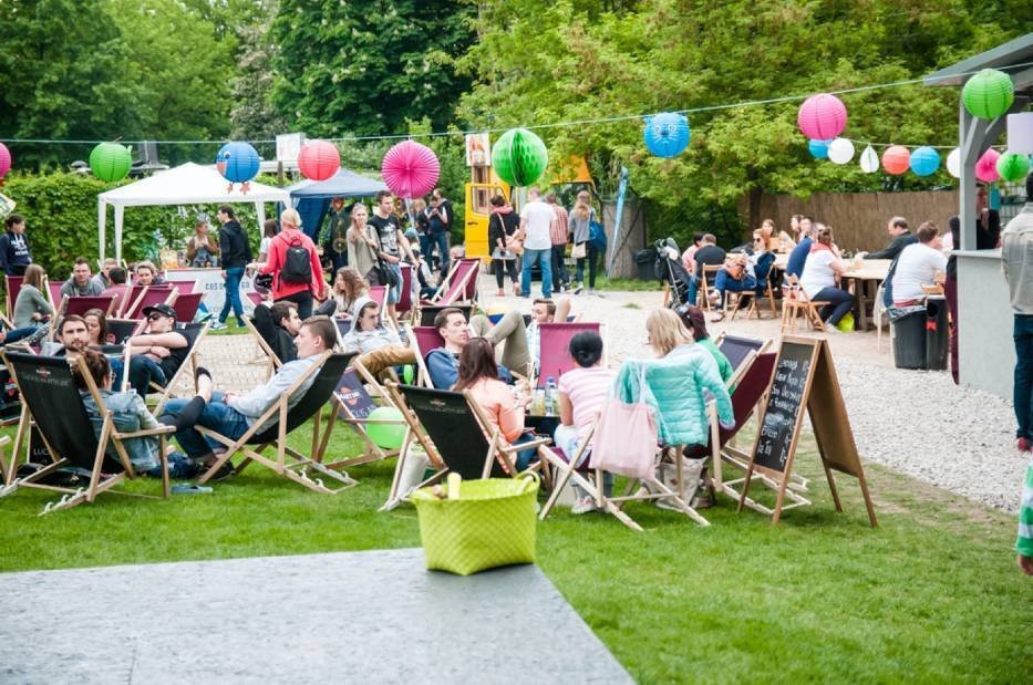 warszawskie jedzenie na trawie