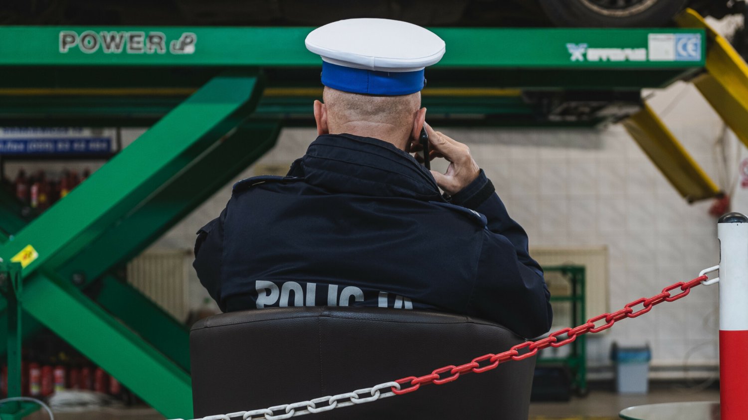 Diagnosta w SKP może nam zabrać dowód rejestracyjny. Co trzeba zrobić? Przegląd auta. Czy diagnosta może zabrać dowód rejestracyjny?