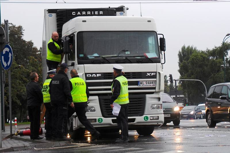 Policjanci negocjowali z kierowcą TIR-a niemal dwie godziny