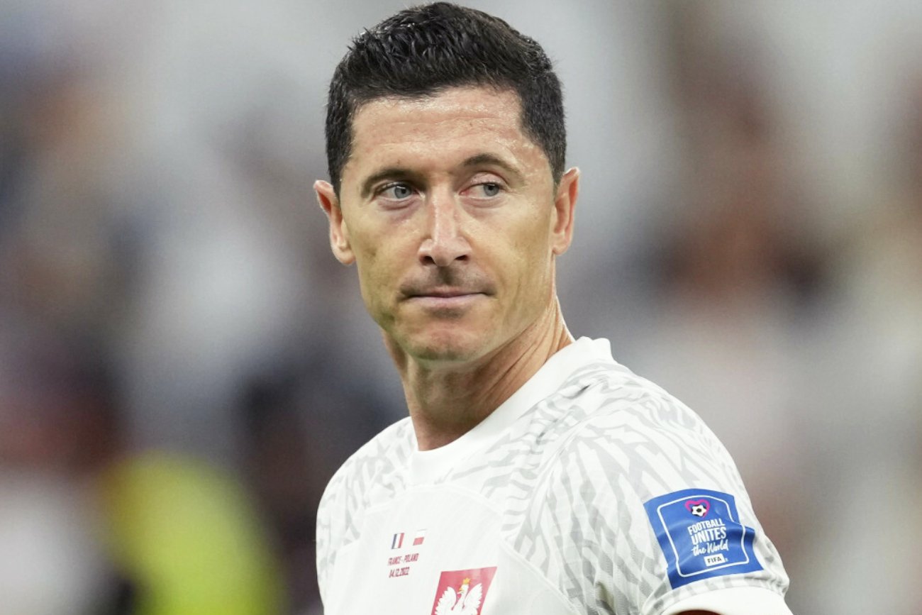 "Lewy" nie wsiądzie do rządowego samolotu. Opuścił Katar z rodziną