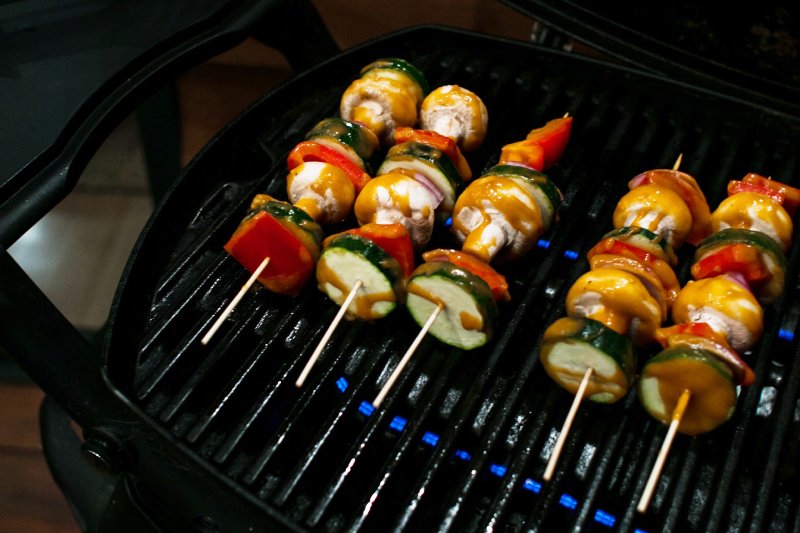 Majówka 2021. Oto 6 pomysłów na wegetariańską ucztę na grilla, pyszne bez mięsa