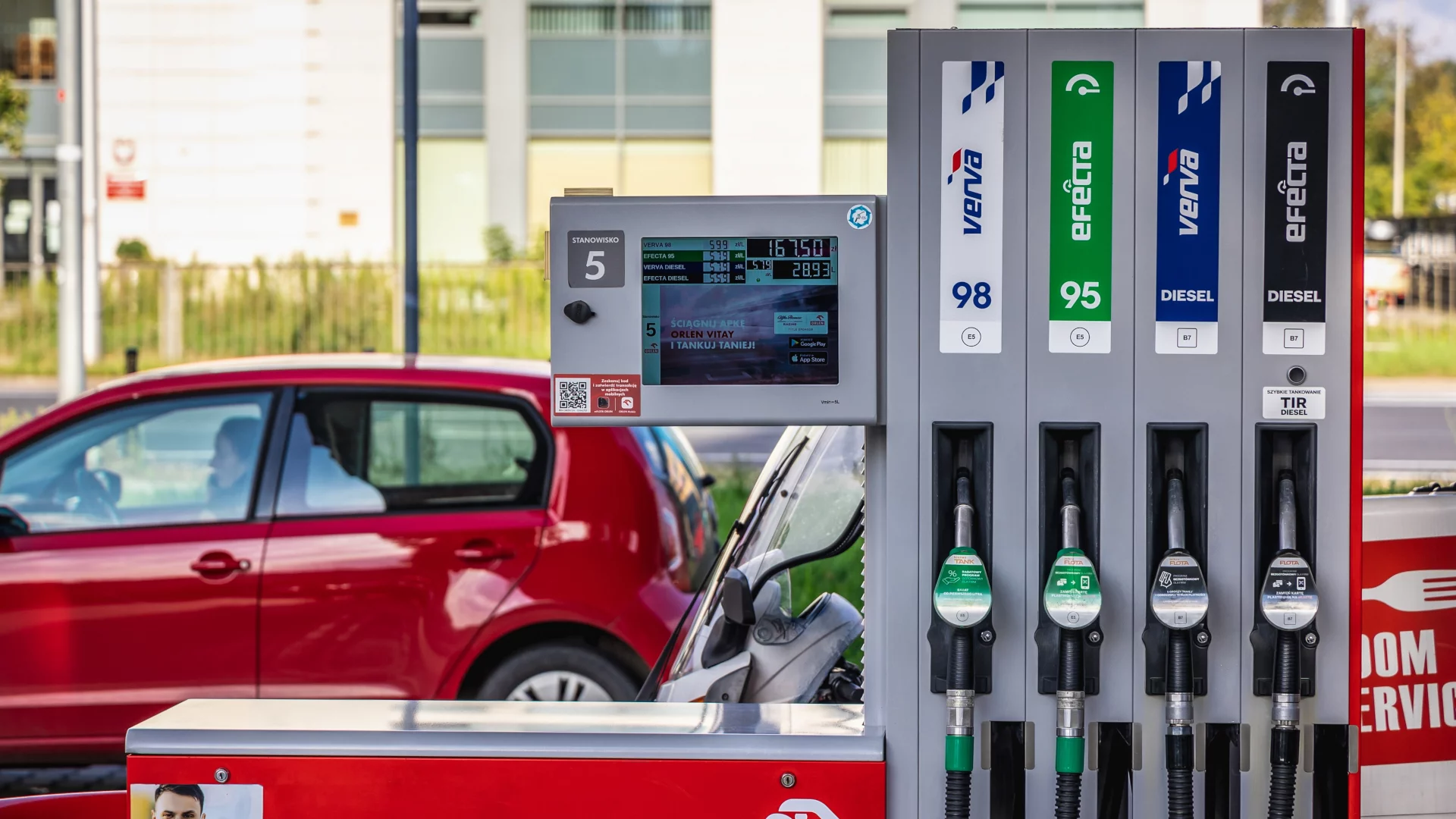 Maksymalne ceny benzyny w czwartek znów w górę. Minister ujawnił nowe stawki