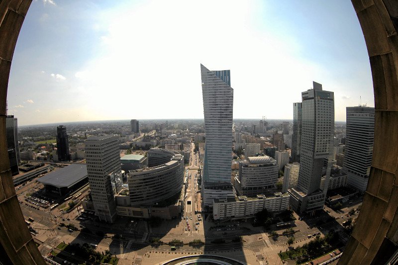 Zarabiają 6 tys., a wystarcza im do połowy miesiąca. "Nie tak was wychowaliśmy" - grzmią rodzice 30-tolatków