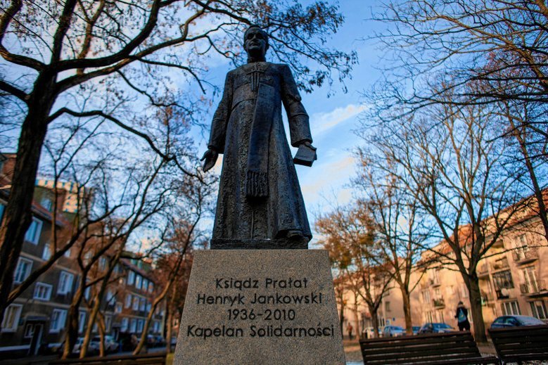 Pomnik ks. Henryka Jankowskiego wzbudza w mieście ogromne kontrowersje