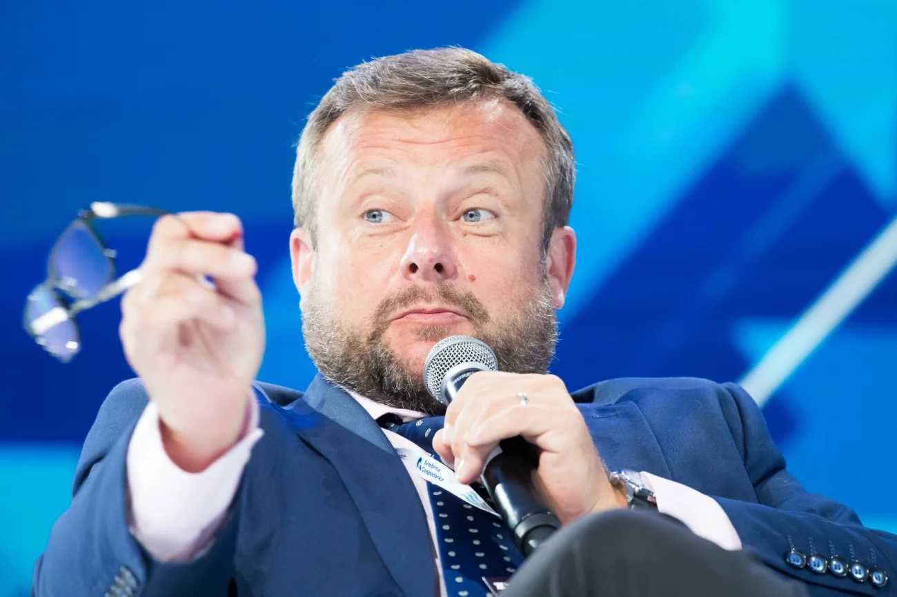 Adrian Klarenbach, były pracownik TVP, trafił do Republiki.