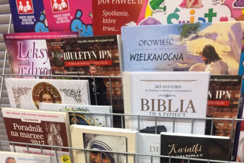 Dziennikarz zwraca uwagę na monotematyczną ofertę Poczty Polskiej.