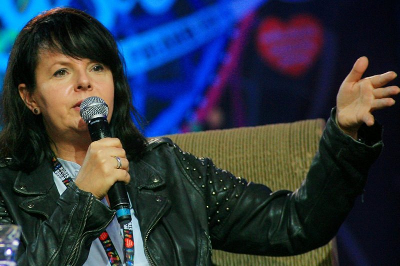 Wpis na profilu Karoliny Korwin-Piotrowskiej o tym co dzieje się na zapleczu opolskiego festiwalu wywołał lawinę komentarzy.