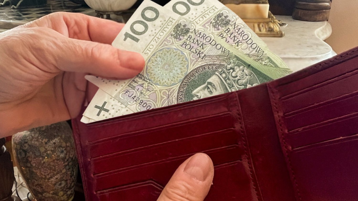 Ile pieniędzy trzymać w domu? To kwestia bezpieczeństwa