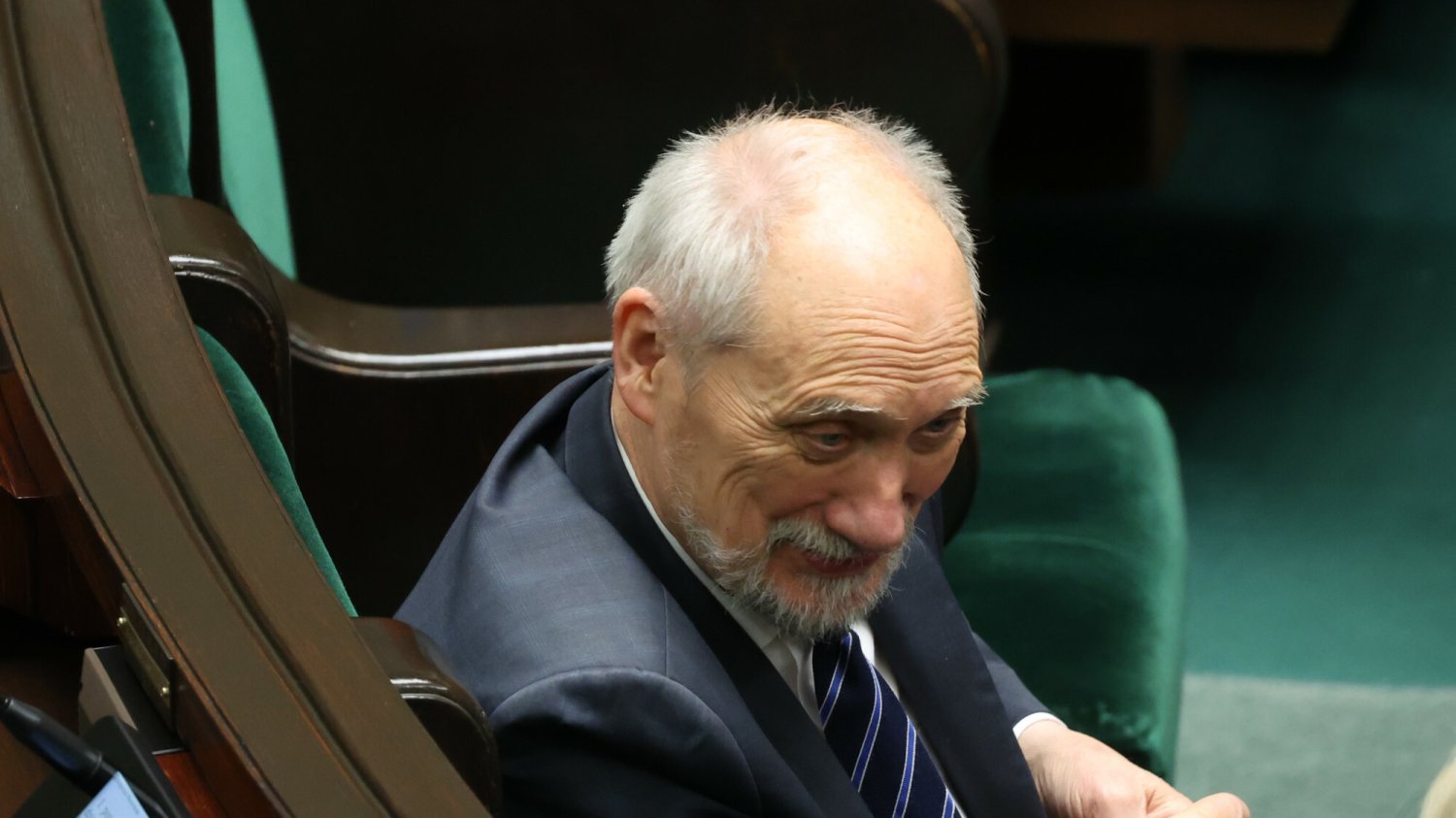 Macierewicz odleciał w sieci. Polityk krytykuje znaną markę